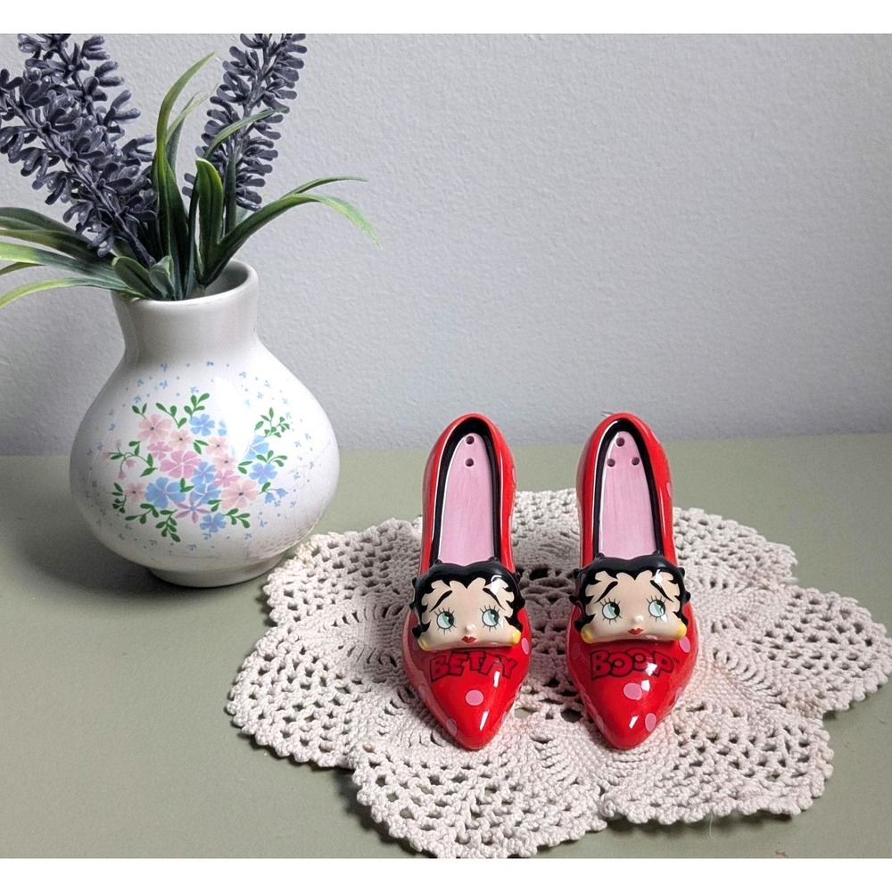 Betty Boop High Heel Shoe Salt & Pepper Shakers Ceramic KFS Set of 2